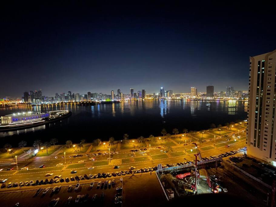 Waterfront Royal 3Br Apartment Sharjah Exterior foto