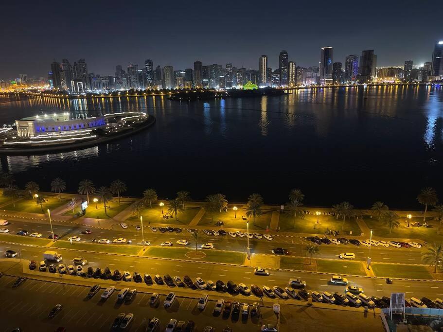 Waterfront Royal 3Br Apartment Sharjah Exterior foto